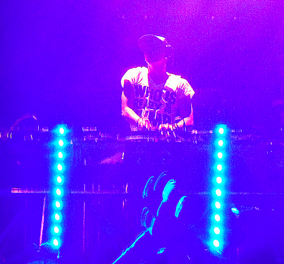 처키 (DJ Chuckie)